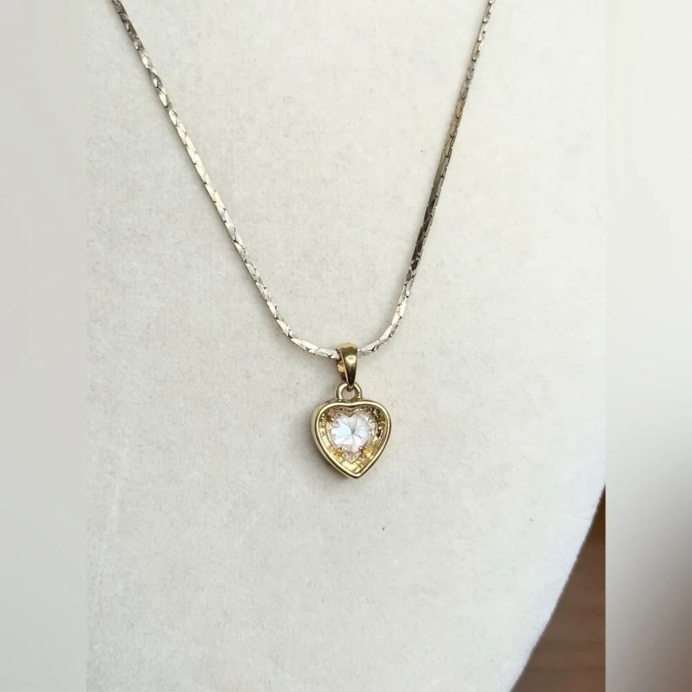 Vintage Gold Tone Heart Pendant Necklace with Clear Faceted Stone on Chain - Picture 9 of 10